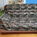 Narzuta na kanapę uszyta w tkanin welurowych
- rozmiar 150 cm x 200 cm
To są trzy różne wzory, proszę o informację o wyborze narzuty w uwagach przy zamawianiu.