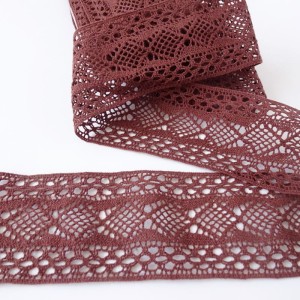 Koronka bawełniana wstawka  w kolorze jasnej czekolady,  do celów ozdobnych, do stosowania w krawiectwie
-  szerokość 7 cm