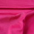 Tkanina taftowa z lekkim połyskiem w kolorze ciemno różowej fuksji Tkanina lekko elastyczna, szlachetna, nie prześwitująca, miła w dotyku