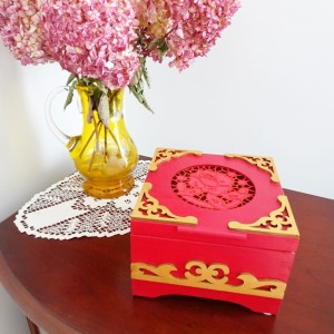 Ozdobna skrzyneczka  - Rozmiar: 20 x 20 x 13  cm