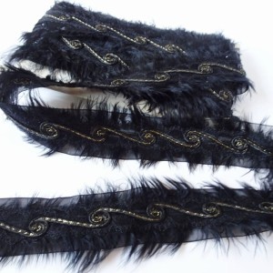 Taśma ozdobna z futerkiem 4 cm