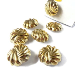 Guzik plastikowy, na nóżce, w kolorze złotym - rozmiar 25 mm