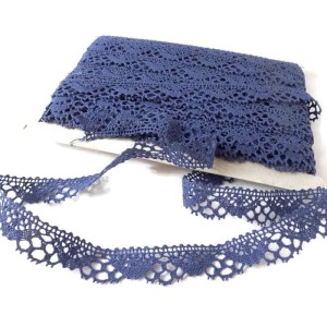 Koronka bawełniana do celów ozdobnych, do stosowania w krawiectwie- kolor: granatowy jasny- szerokość 20 mm