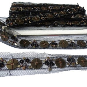 Taśma ozdobna w stylu orientalnym wykonana na tiulu o całkowitej szerokości 4 cm -  sama taśma szerokość 2 cm, dołączone metalowe krążki