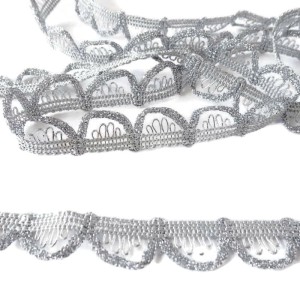 Taśma ozdobna w kolorze srebrnym, - szerokość 15 mm, do wykorzystywania w krawiectwie lub do zdobienia