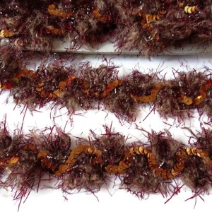 Taśma ozdobna z cekinami łączona  do celów zdobniczych. - kolor: miedziano-brązowy - szerokość: 4 cm