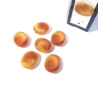 Guzik  owalny miodowy