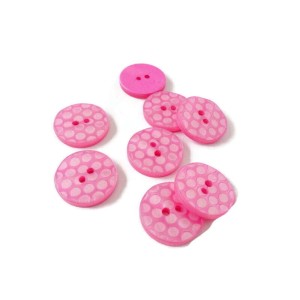 Guzik w kolorze mocno różowym, lakierowany o średnicy 23 mm, do żakietów, swetrów