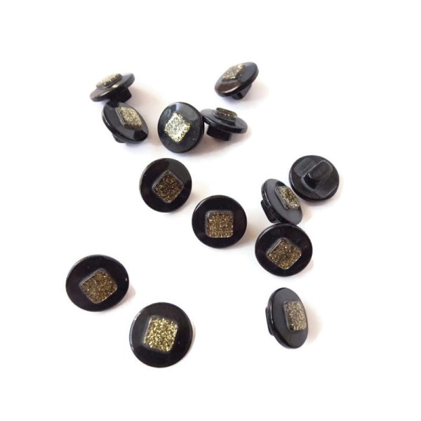 Guzik perłowy 12 mm na nóżce 