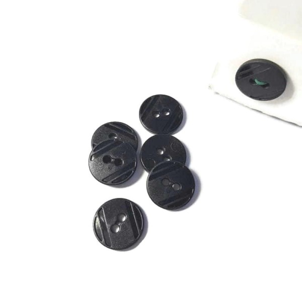 Guzik kolor czarny 15 mm 
