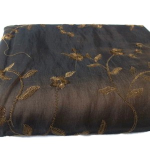 Tkanina taftowa w kolorze brązowym ozdobiona haftem, bardzo ładna np. na poduszki  - skład poliester z wiskozą - cena za kupon ( 200 cm x 140 cm )