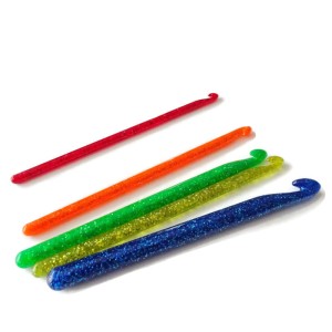 Szydełko plastikowe grube, kolorowe - długość 14 cm- grubość 5-6-7-8-10 mm