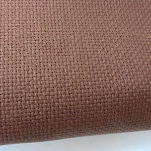 Kanwa Aida  produkcji Zweigart do haftu krzyżykowego o gęstości 16 ct (64 krzyżyki na 10 cm)    - kolor: brązowo-bordowy - szerokość 130 cm