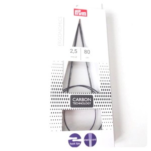 Wysokiej jakości cienkie ergonomiczne druty z żyłką o rozmiarze 2,5 mm Długość razem z drutami to 80 cm, same druty 13,5 cm