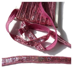 Taśma ozdobna cekinowa, do celów zdobniczych, do stosowania w krawiectwie - kolory:  różowy - szerokość 1,40 cm