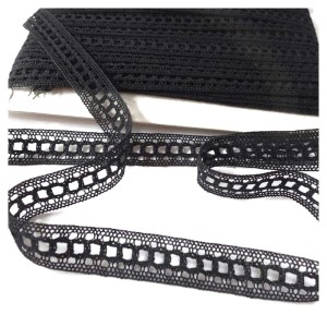 Koronka bawełniana, klockowa, wstawka,do celów ozdobnych, do stosowania w krawiectwie, produkcja polska- kolor: czarna- szerokość 20 mm - cena za 1 mb