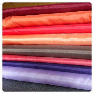 Tkanina podszewka wiskozowa (włókno naturalne)jako dodatek do odzieży, na pokrowce, zasłony itp      - 100 % wiskoza - szerokość 150 cm