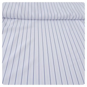 Tkanina bluzkowa, lekka, nie przezroczysta, nadaje się również na inne ubrania. Wzór pasków na białym tle  - skład: wiskoza