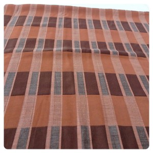 Tkanina sukienkowa w składzie 100 % wiskoza.  Lekka, przewiewna, miła w dotyku, na letnią spódniczkę Cena dotyczy: - kuponu   (1,10 mb  x 1,40 mb)