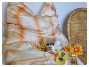 Komplet pościeli satynowej produkcji polskiej. W skład kompletu wchodzi:
- poszwa 160 x 200 cm
- poszewki 75 x  80 cm  - 2 szt
Tkanina: 95 % włókno poliestrowe, 5% bawełna
- można prać w pralce w temp. 40 stopni C.
- Na stanie: 1 kpl - wyprzedaż - taniej