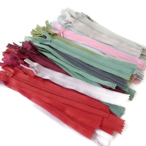 Zamek  (suwak, ekler), kryty, po wszyciu niewidoczny w szwie, drobna spirala, do spódnic, sukienek itp, produkcja polska     - długość 18 cm     -  różne kolory