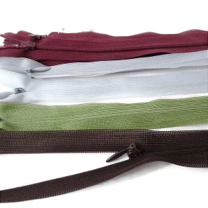 Zamek  (suwak, ekler), kryty, po wszyciu niewidoczny w szwie, drobna spirala, do spódnic, sukienek itp, produkcja polska - długość 60 cm