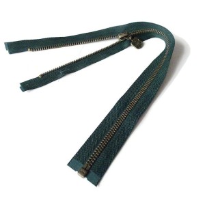 Zamek metalowy (suwak, ekler), rozdzielczy, do kurtek itp,  - kolor: zielony - długość 40 cm (ząbki + wykończenia)