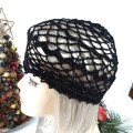 Czapka ażurowa w kolorze czarnym  z nici poliestrowych błyszczących delikatnie. - rozmiar: na płasko wysokość 18 cm, obwód głowy 53-54 cm