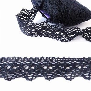 Koronka bawełniana do celów ozdobnych do stosowania w krawiectwie- produkcja Hiszpania- kolor: czarny- szerokość 3,50 cm- 100% bawełna