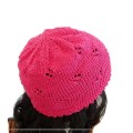 Czapka w kolorze ciemno różowym  - rozmiar: na płasko wysokość 19 cm - obwód głowy 52 cm- dla dziewczynki 5-6 lat