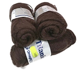 Włóczka TITANIC produkcji włoskiej - skład 75% wełna/25% akryl - motek 50g /170m - kolor brązowy