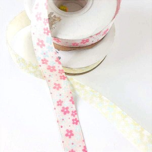 Wstążka w kwiatki z tkaniny, do celów zdobniczych. - szerokość wstążki 25 mm, - kolory: żółta - pomarańczowa, - kremowa  w drobne kwiatki (rypsowa)  - różowa w drobne kwiatki (rypsowa)