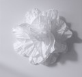Kwiat sztuczny, broszka z tkaniny, do przypięcia  - rozmiar ok. 20 cm - kolory: biały