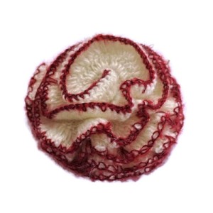 Kwiat - broszka wykonany szydełkiem z włóczki mieszanej z wełną - rozmiar ok . 8 - 10 cm - kolory: ecru z bordo