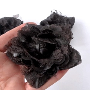 Kwiat sztuczny, broszka z tkaniny organzy i koronki, - wielkość ok 8 cm  - kolory: brązowy