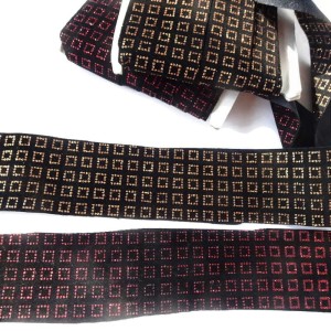 Taśma ozdobna aksamitna, do celów zdobniczych, do stosowania w krawiectwie, - produkcja czeska - wzór brokatowy złoty - szerokość: 6,00 cm