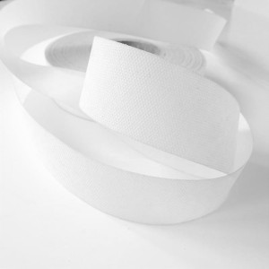 Taśma z flizeliny, bez kleju, do przyprasowania w kolorze białym
- szerokość 4 cm