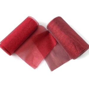 Taśma wstążka brokatowa , lekko przezroczysta, mieniąca się do celów ozdobnych, można ją wiązać - szerokość 14,50 cm - kolor: bordowy lub czerwony