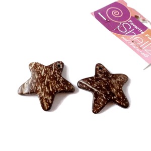 Ozdoba z naturalnego drewna kokosowego do wykorzystania przy tworzeniu własnej biżuterii, podmalowana, z dziurką, do zawieszania. - średnica 4,5 cm