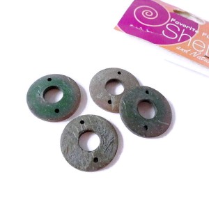 Ozdoba z naturalnego drewna kokosowego do wykorzystania przy tworzeniu własnej biżuterii, podmalowana, z 2 dziurkami do zawieszania - średnica 3 cm - kolor zielony