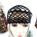 Czapka ażurowa w kolorze czarnym wykonana szydełkiem z nici poliestrowych błyszczących delikatnie - rozmiar: na płasko wysokość 18 cm, obwód głowy 53-54 cm