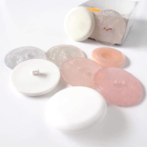 Guziki duże, zestaw różnych tak jak na zdjęciu , razem 9 szt o średnicy 4 cm - cena za zestaw / 9szt