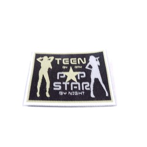 Aplikacja termo, do ozdoby odzieży, - rozmiar 5 x 6,5cm Można ją przyprasować lub przykleić klejem tekstylnym