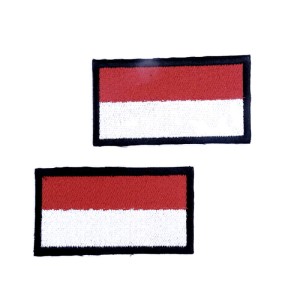 Aplikacja flaga Polski, do ozdoby odzieży, - rozmiar 8 x 4,5 cm Można ją przyszyć lub przykleić klejem tekstylnym. - cena za kpl / 2 szt