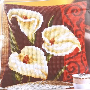 Zestaw (przód poduszki) do haftu gobelinowego produkcji Vervaco z nadrukowanym wzorem na kanwie sztywnej -  100% bawełnianej (16 krzyżyków na 10 cm). -  rozmiar   40cm x 40cm