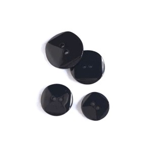 Guzik w kolorze czarnym lakierowany,  płaszczowy, do kurtek. - o średnicy 2,50 cm; 2,30 cm; 2,0 cm; 1,80 cm