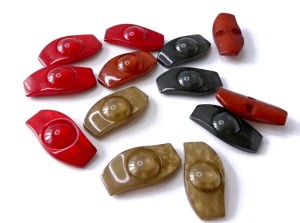 Guzik 27 mm x 12 mm, płaszczowy, do kurtek, swetrów, płaski,  -  kolory: ciemno zielony, oliwkowy, czerwony, miedziany