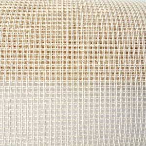 Kanwa sztywna dwunitkowa  - skład 100% bawełna - na poduszki, kilimy, dywany - szerokość 100 cm - do haftu krzyżykowego i gobelinowego - rozmiar 18 krzyżyków na 10 cm - kolor:  ecru