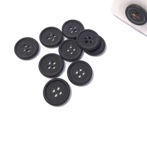 Guzik płaski, garniturowy - do rękawów  marynarek, żakietów itp - guzik o średnicy 13 mm - kolor czarny matowy
