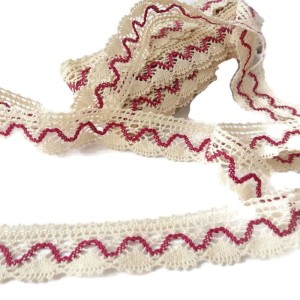 Koronka bawełniana   do celów ozdobnych, do stosowania w krawiectwie, produkcja polska - kolory : kremowo-różowy- szerokość 2,50 cm